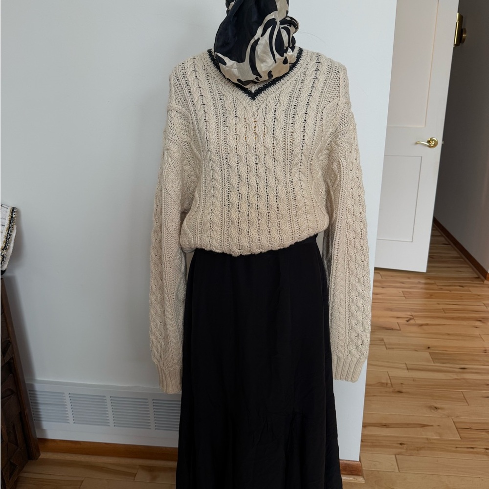 Abercrombie & Fitch Cable Knit V-Neck Sweater - Cream - Picture 5 of 12